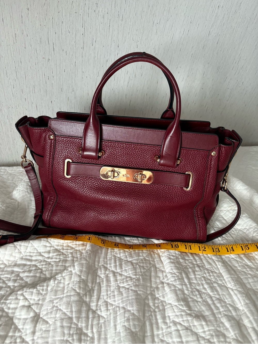 Coach swagger crossbody red gold large leather purse please read broken handle - Picture 3 of 11